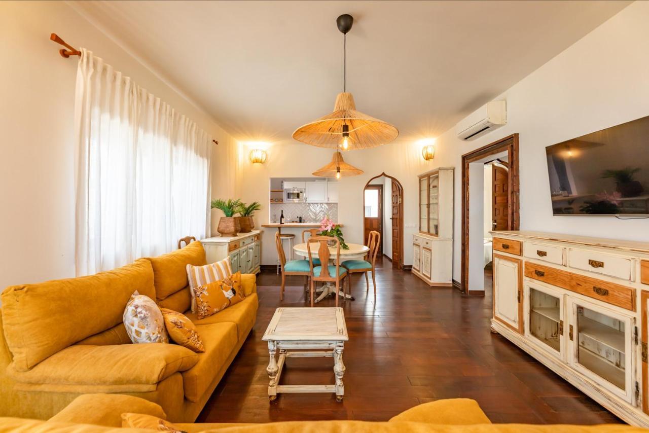 Villa Corralejo Bay Beachfront Corralejo By Holidays Home ภายนอก รูปภาพ