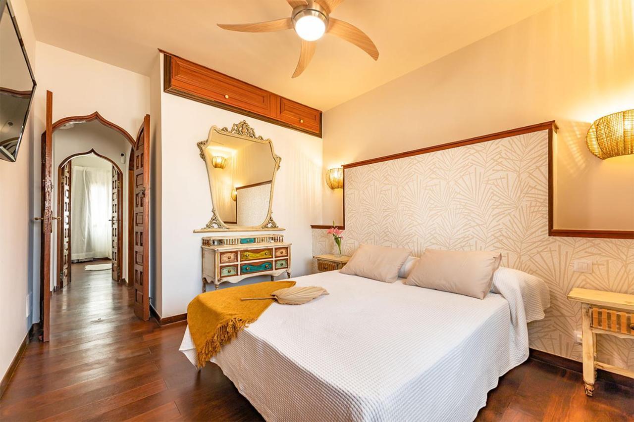 Villa Corralejo Bay Beachfront Corralejo By Holidays Home ภายนอก รูปภาพ
