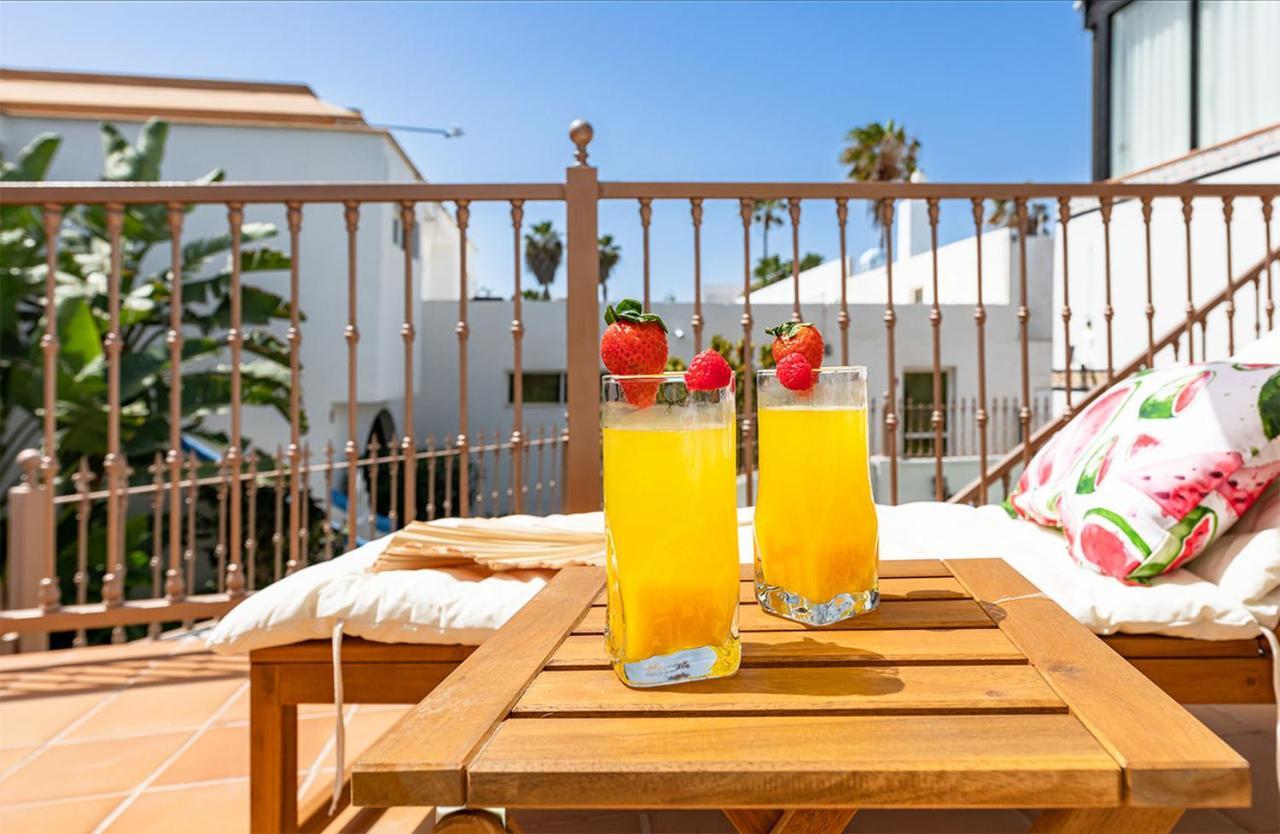 Villa Corralejo Bay Beachfront Corralejo By Holidays Home ภายนอก รูปภาพ