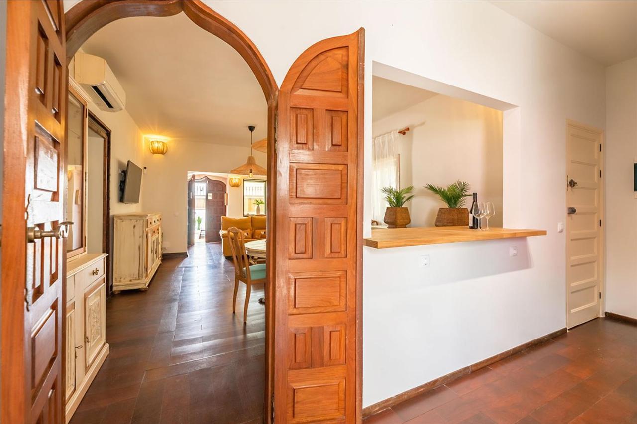 Villa Corralejo Bay Beachfront Corralejo By Holidays Home ภายนอก รูปภาพ