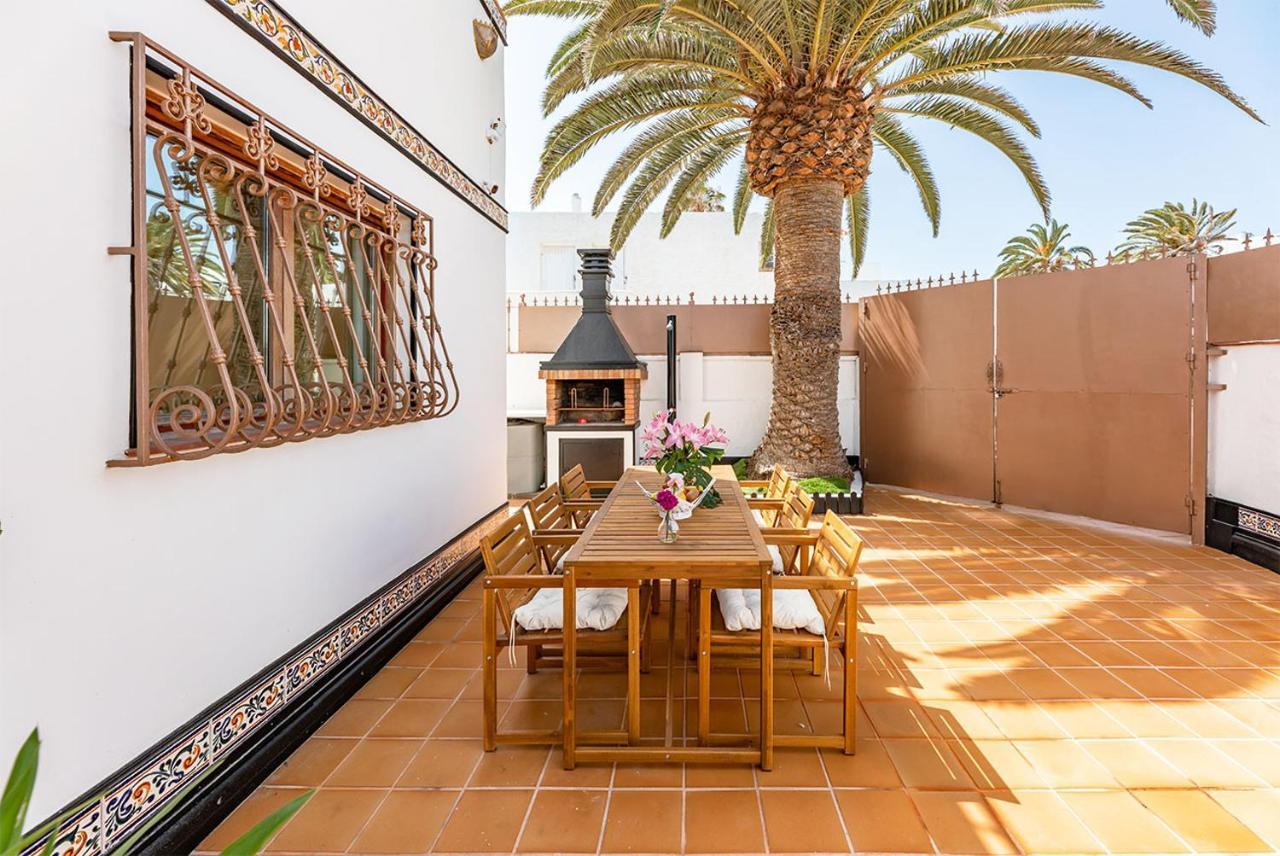 Villa Corralejo Bay Beachfront Corralejo By Holidays Home ภายนอก รูปภาพ